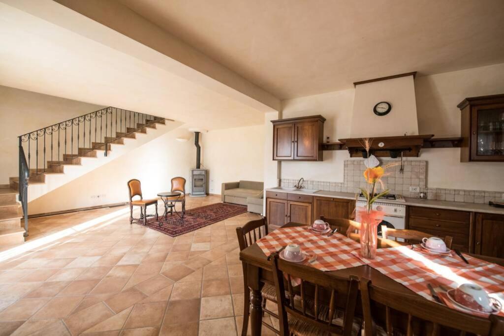 La Casa Vacanza Con Vista Panoramica Sui Vigneti Rotella Ngoại thất bức ảnh